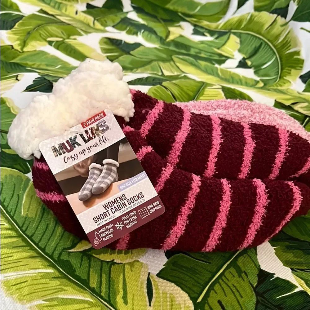 Muk Luks Women's Short Cabin Socks - Red and Pink